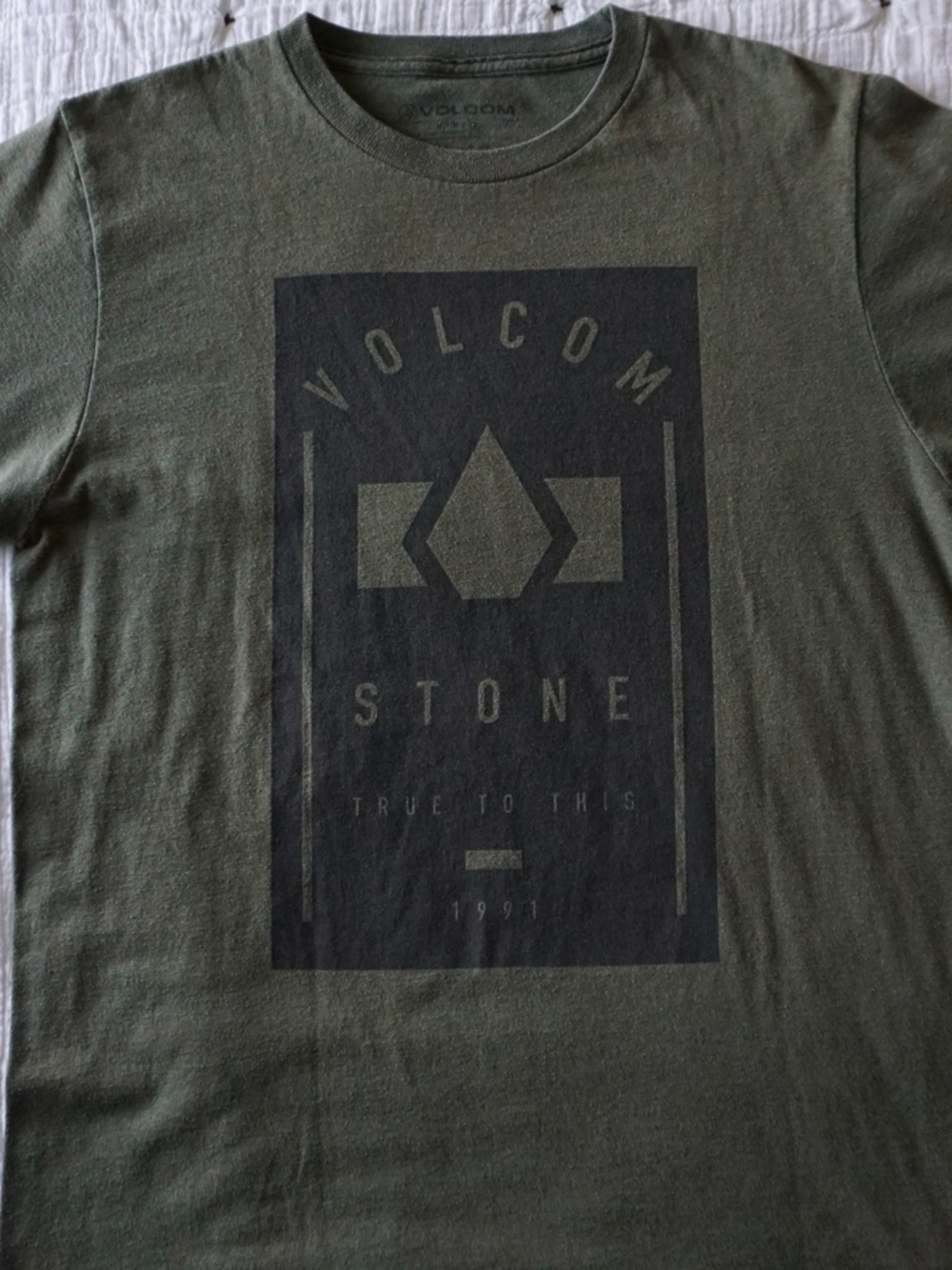 VOLCOM T-SHIRT - Picture 2 of 4